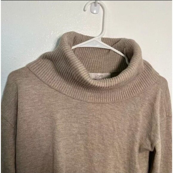Loft Women’s Size Large Turtleneck Sweater Beige Tan Ribbed Neck Step Hem Long - Picture 3 of 12